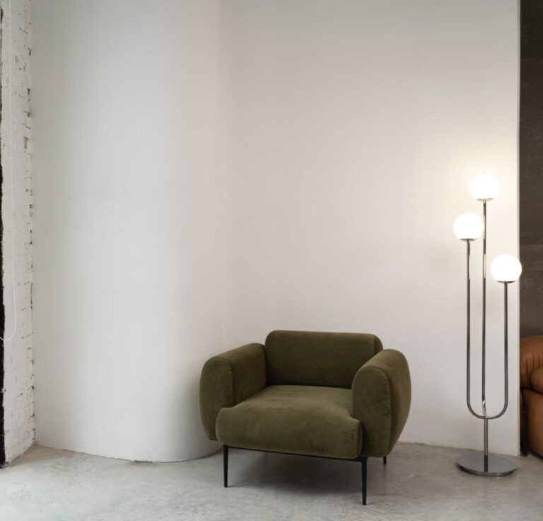 Minilalistic Reading Space